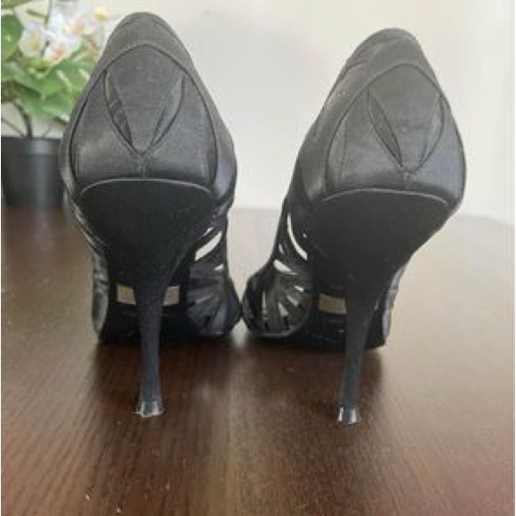 Badgley Mischka Satin Peep-toe Pumps - Size 7 - Picture 4 of 5